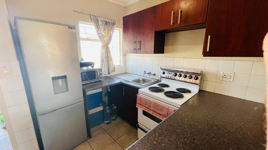 2 Bedroom Property for Sale in Kannoniers Park North West